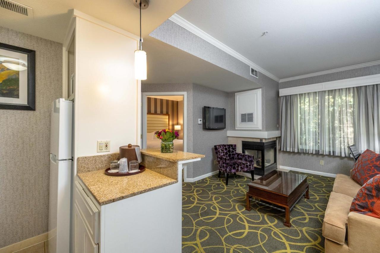 Best Western Plus Dixon Davis Exterior photo