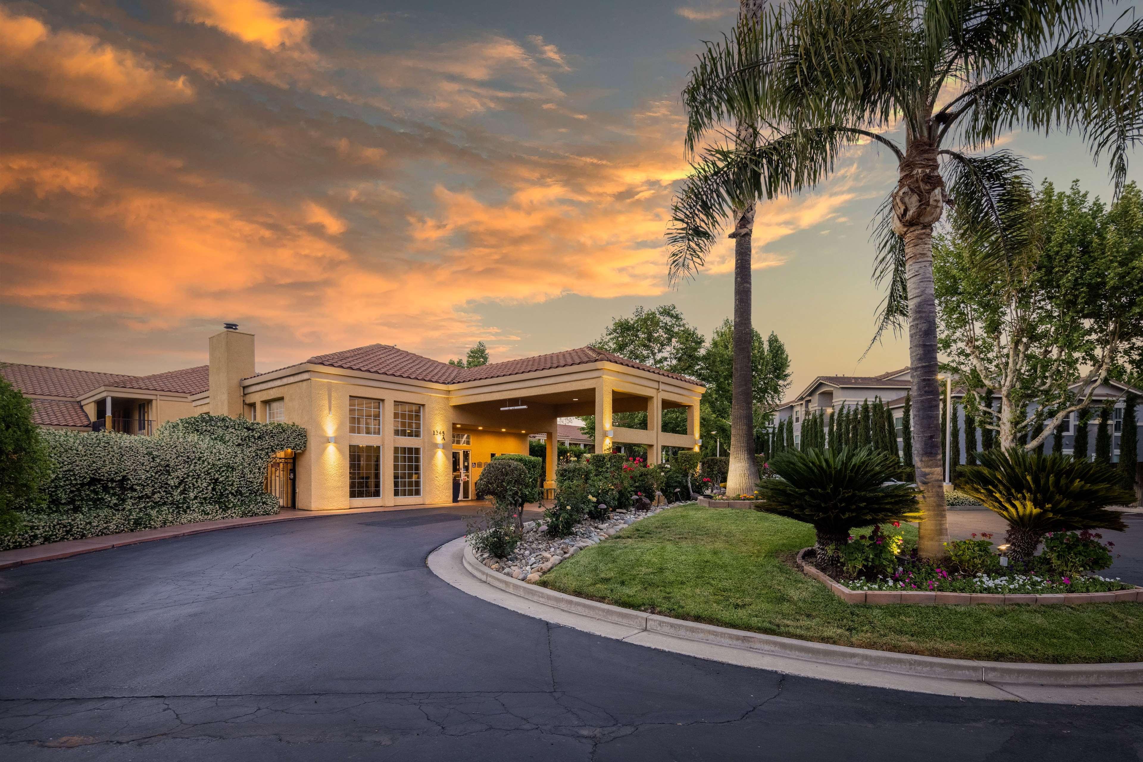 Best Western Plus Dixon Davis Exterior photo