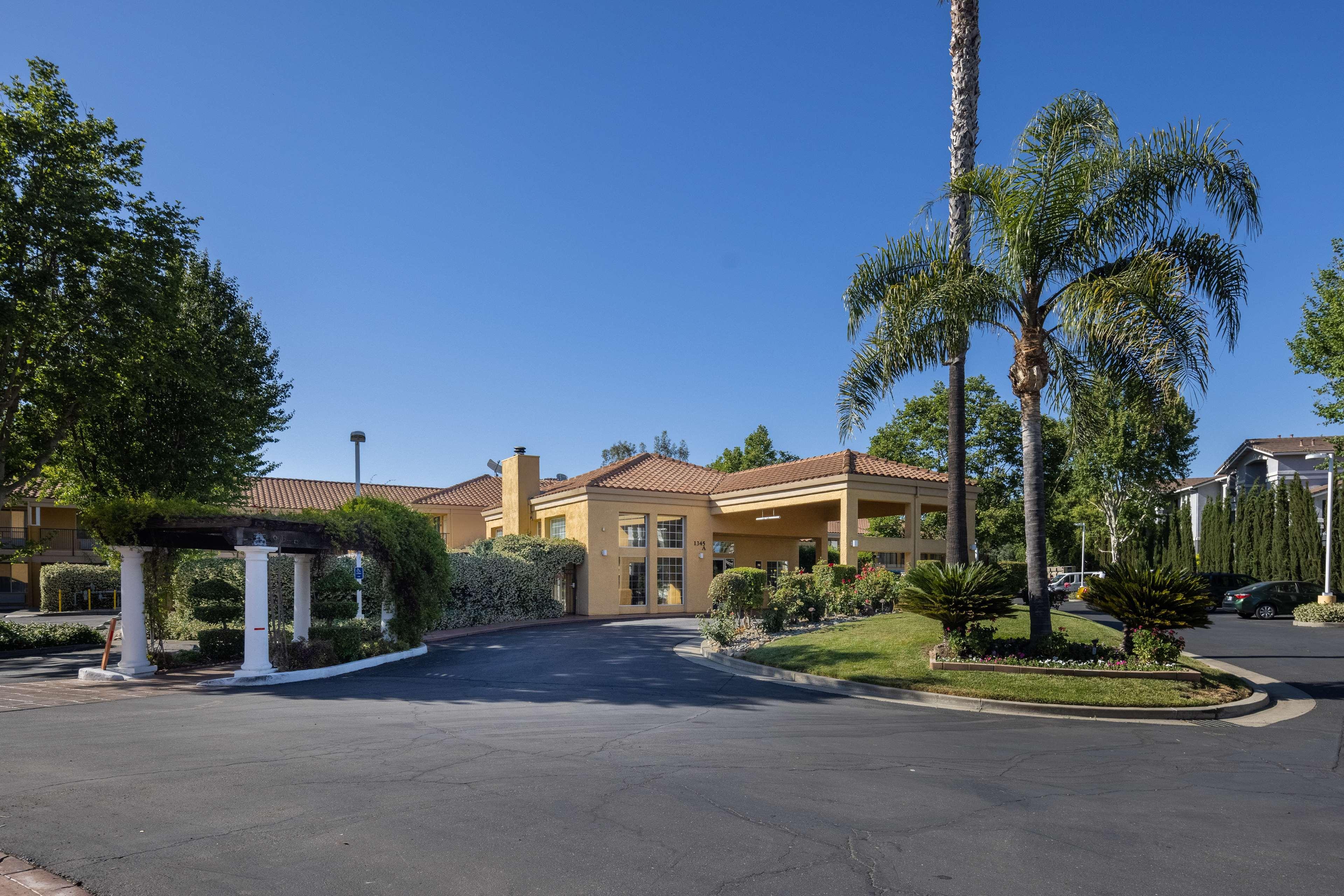 Best Western Plus Dixon Davis Exterior photo
