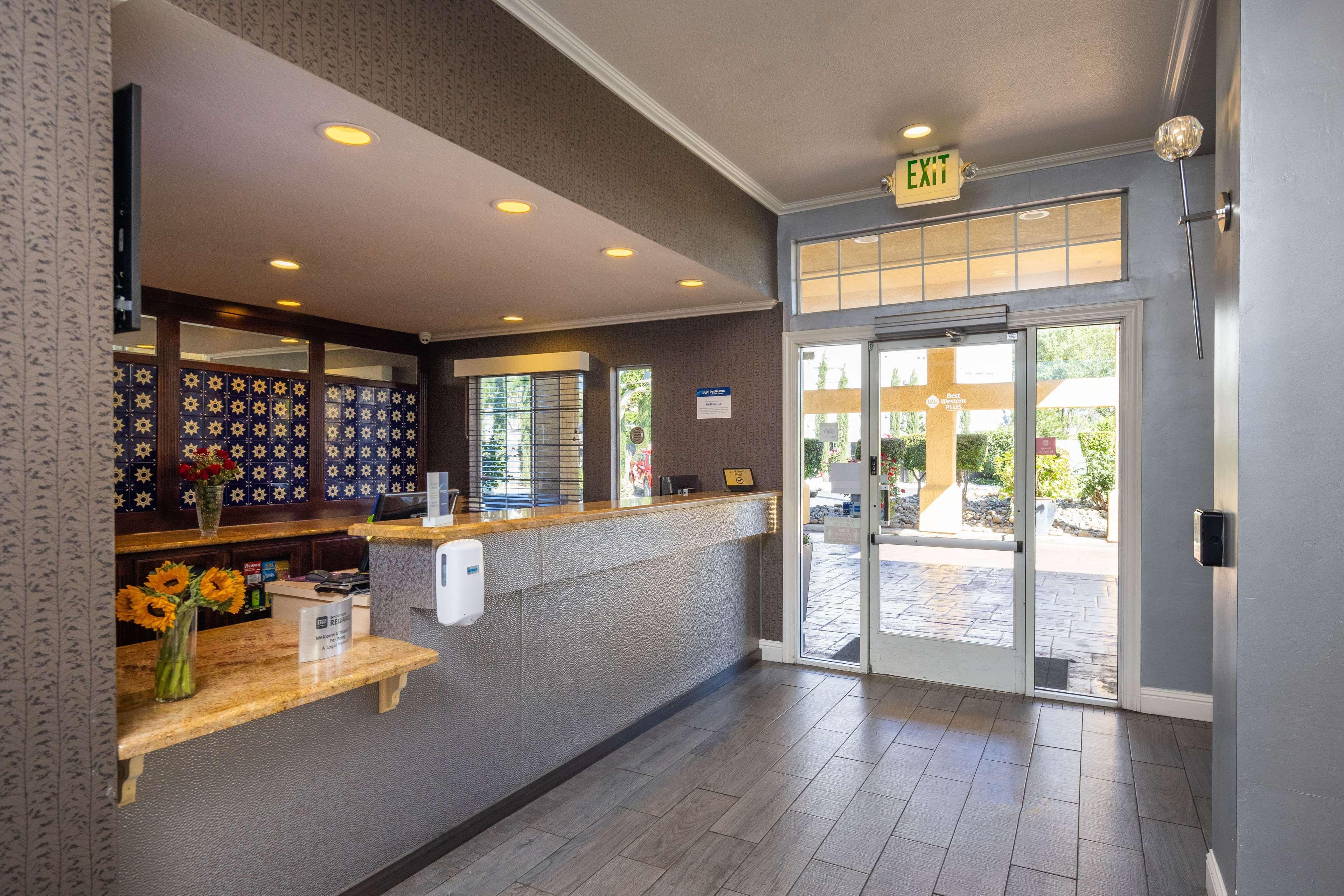 Best Western Plus Dixon Davis Exterior photo