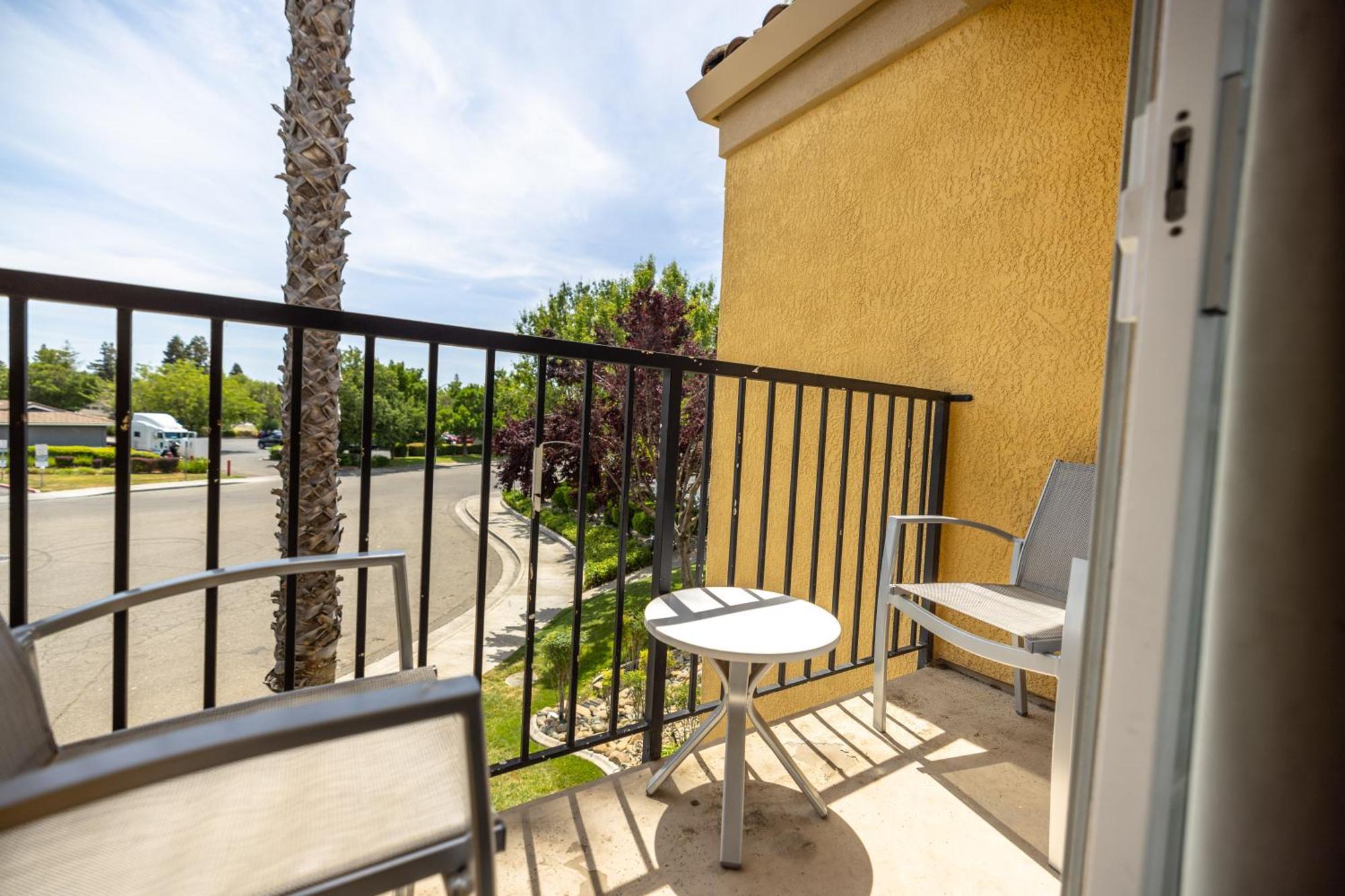 Best Western Plus Dixon Davis Exterior photo