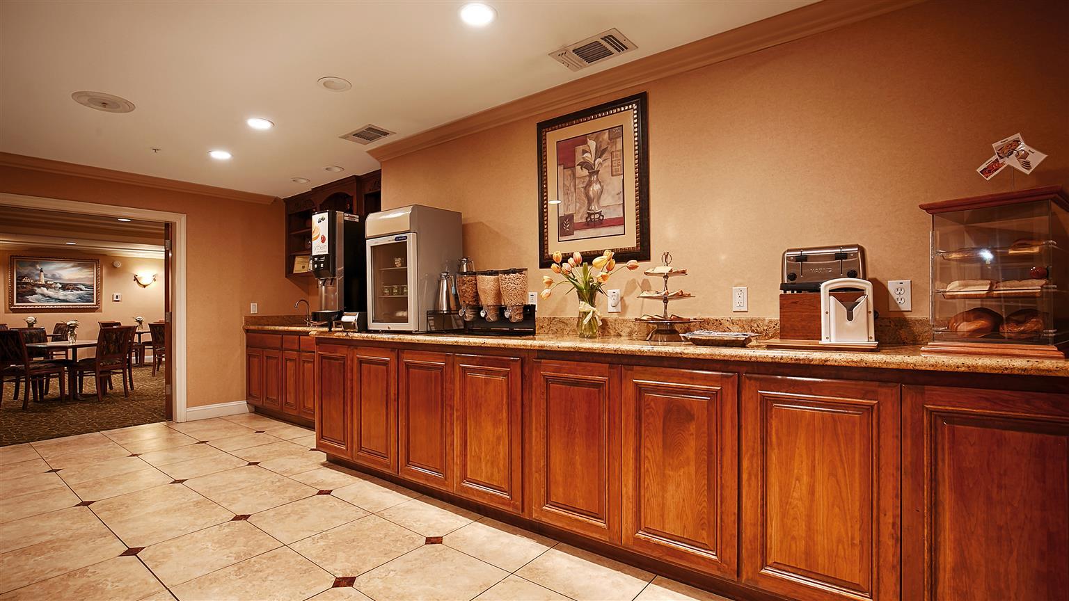 Best Western Plus Dixon Davis Exterior photo