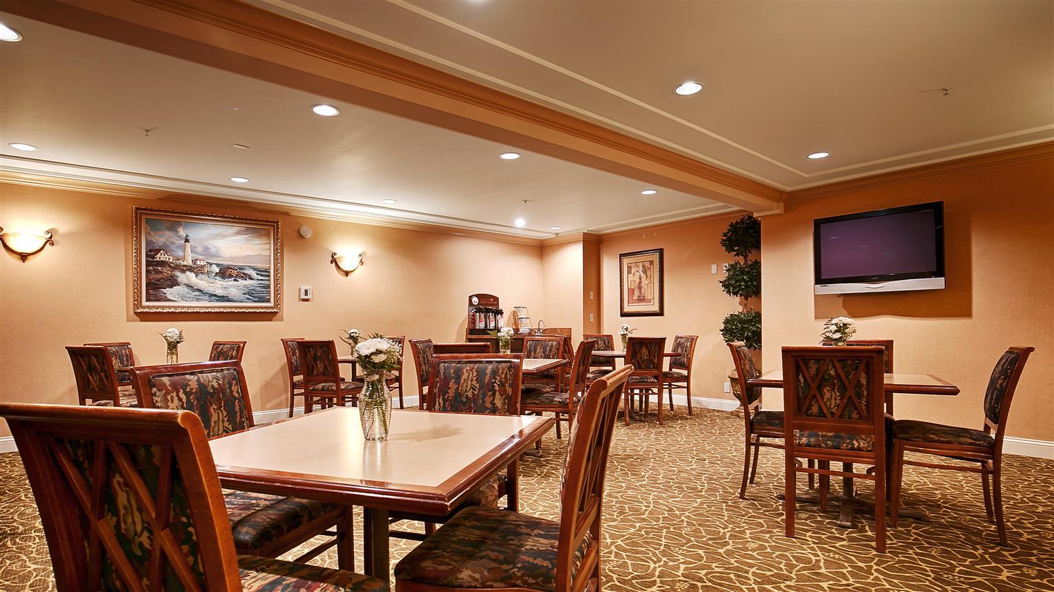 Best Western Plus Dixon Davis Exterior photo