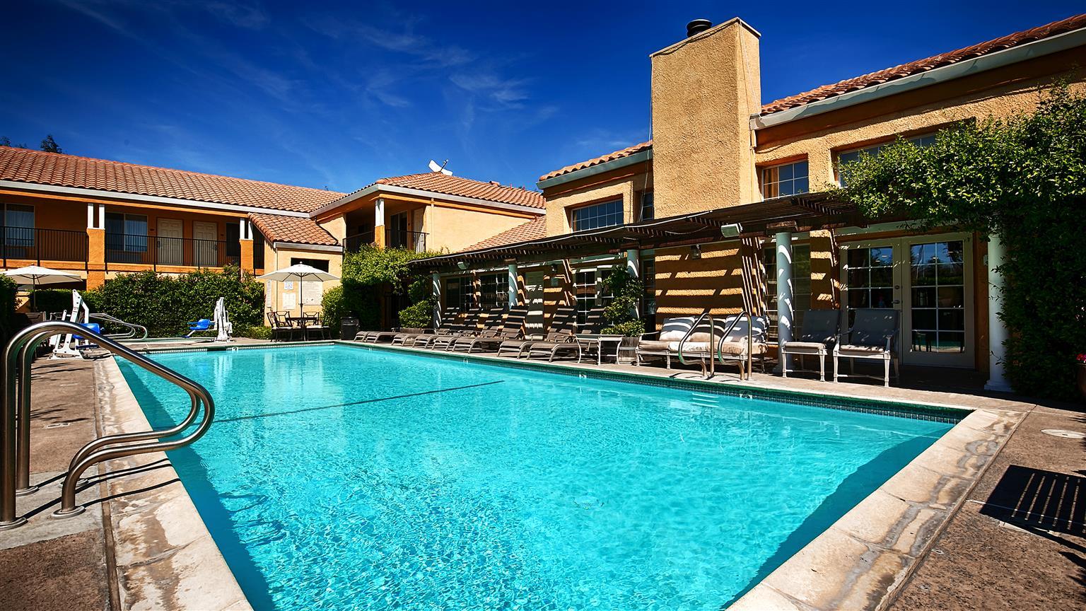 Best Western Plus Dixon Davis Exterior photo